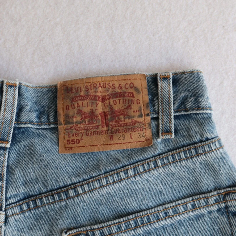Vintage Levis 550 Relaxed Fit Tapered Leg Jeans Light Wash 29x34 Fits 27x33